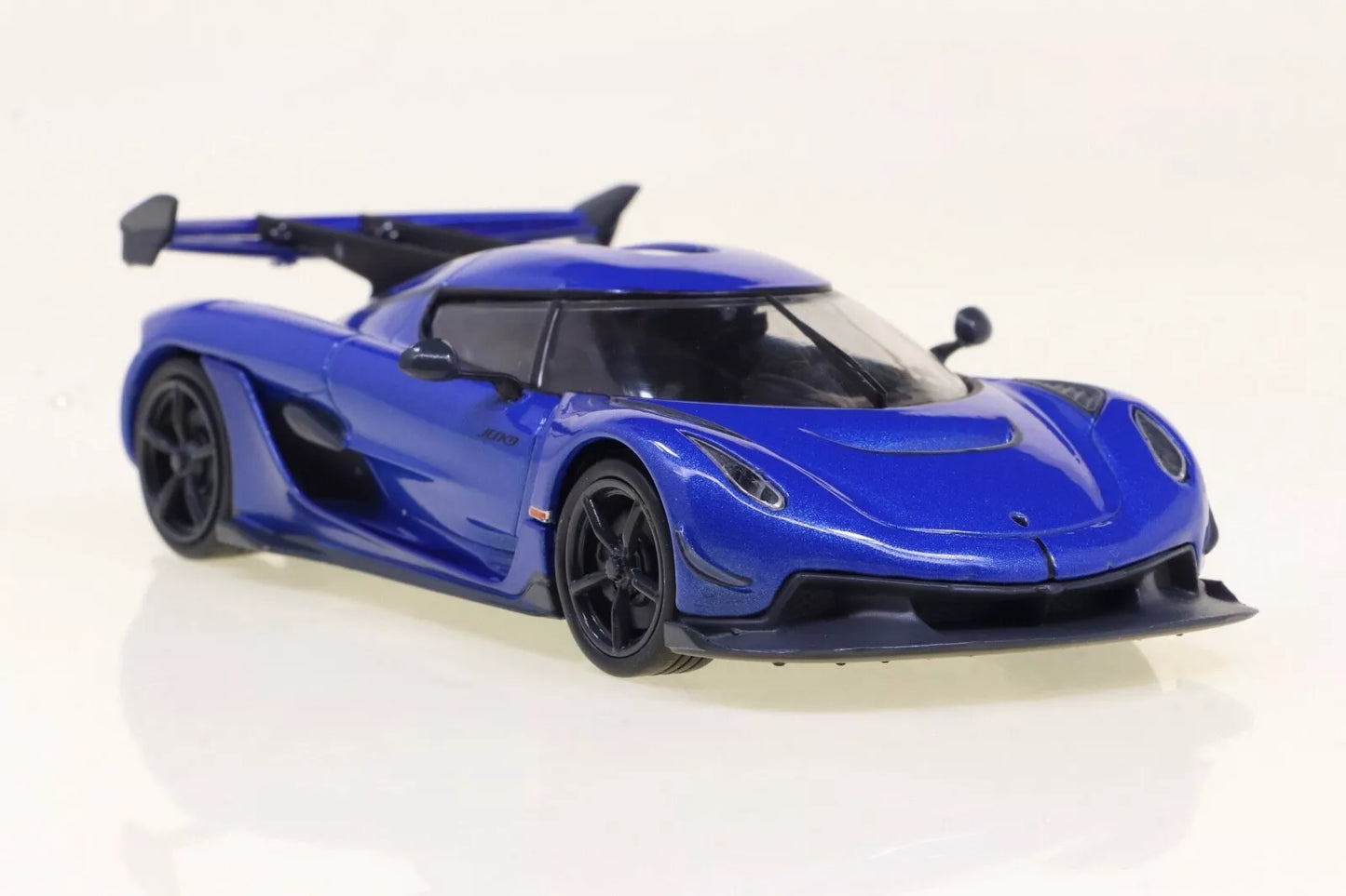 SOLIDO 1/43 DIE-CAST KOENIGSEGG JESKO HYPERCAR 2021 - IMPERIAL BLUE DISPLAY CASE